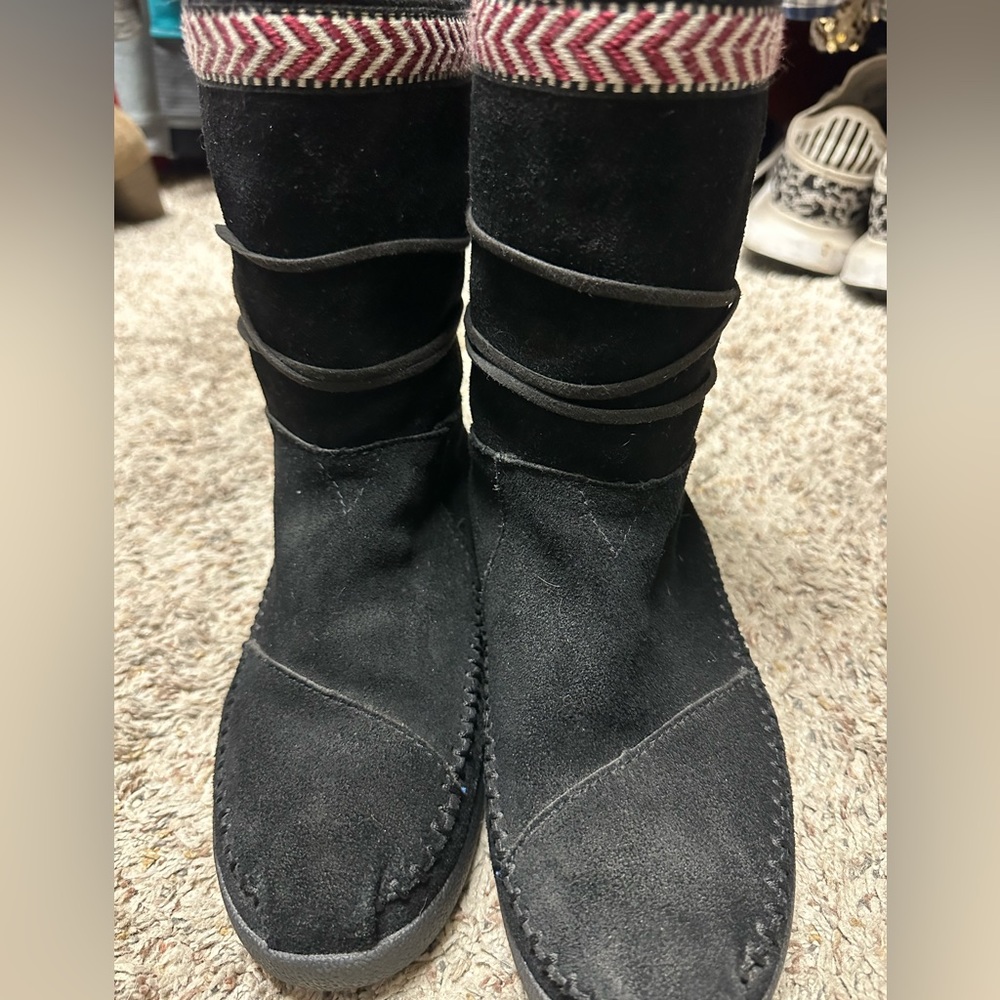 Toms Black Moccasin Boots size 7